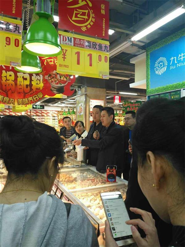 董事長(zhǎng)講解生動(dòng)化陳列2.jpg