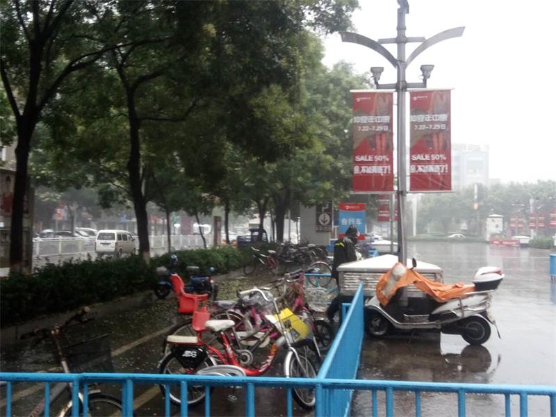 暴雨天涼涼，家家利暖人心2.jpg
