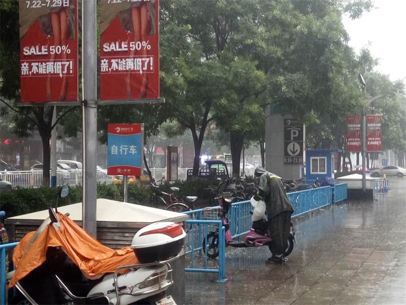 暴雨天涼涼，家家利暖人心3.jpg